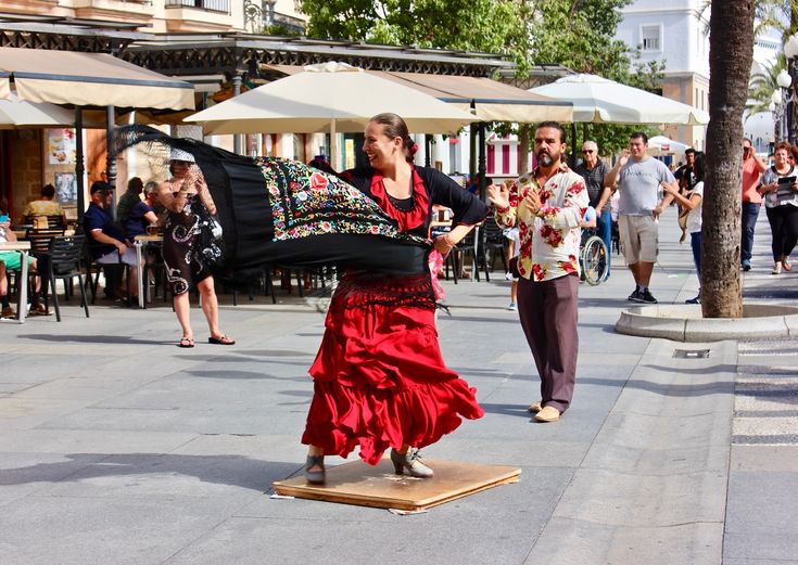 Madrid festival. Андалусия цыгане. Фламенко в Испании. Мадрид фестиваль фламенко. Фламенко на улицах Барселоны.