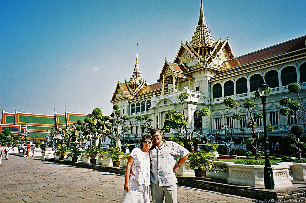 Королевский дворец и храм изумрудного Будды (г. Бангкок). Королевский дворец Бангкок с реки. Железный дворец Бангкок. Королевский дворец и храм изумрудного Будды внутри.