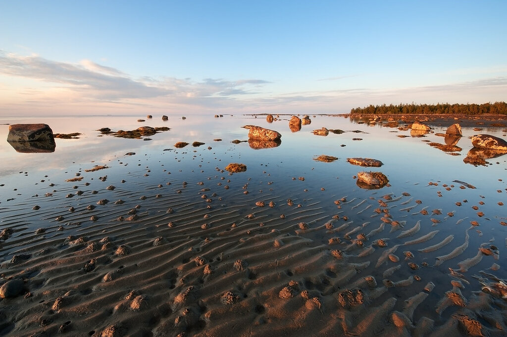 Белое море условия. Акватория белого моря. Белое море Евразия. Мелководье белого моря. Самые красивые пляжи белого моря.