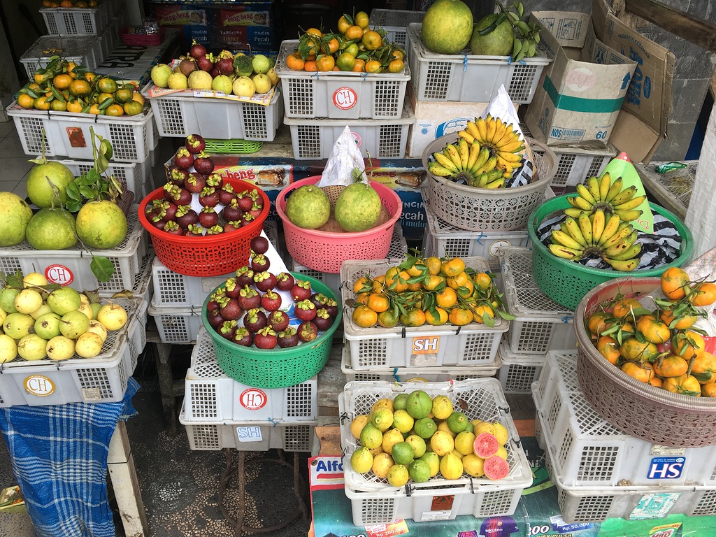 Перевозка фруктов из тайланда. Фрукты на Бали. Фрукты из Бали. Еда на Бали фрукты. Овощи фрукты Бали.