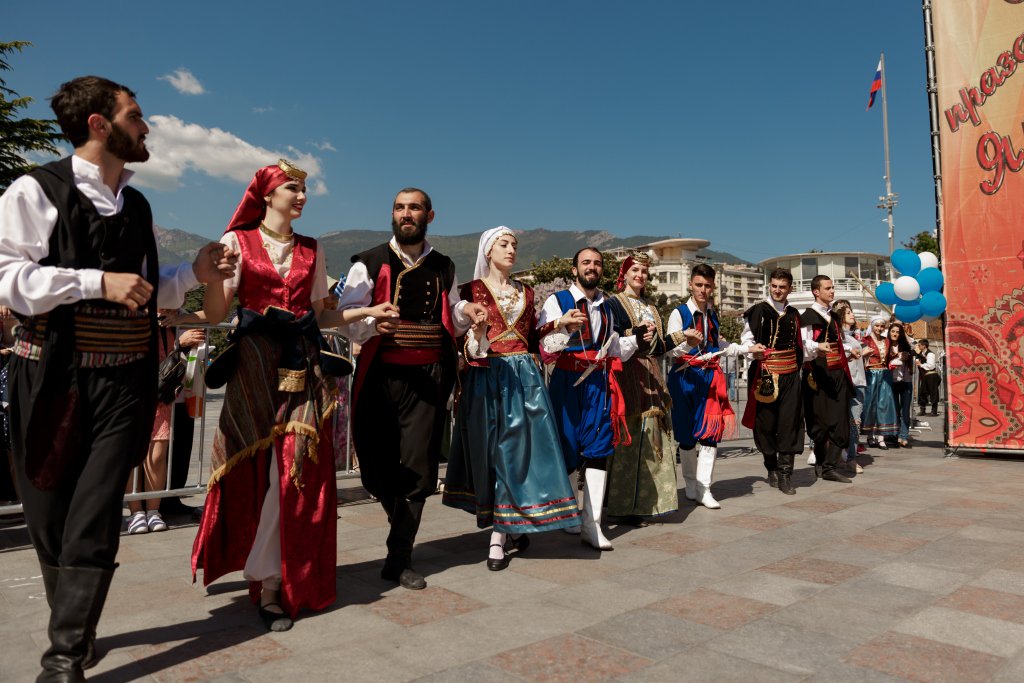 Греческая диаспора. Крымские греки. Греки в Крыму. Национальные традиции Греции. Крымские греки костюм.