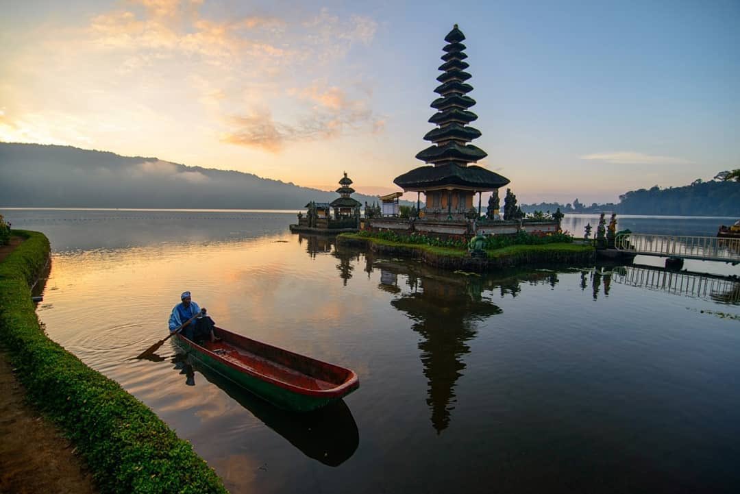 Бали время. Nyepi. Bratan Shaha rasmlari.