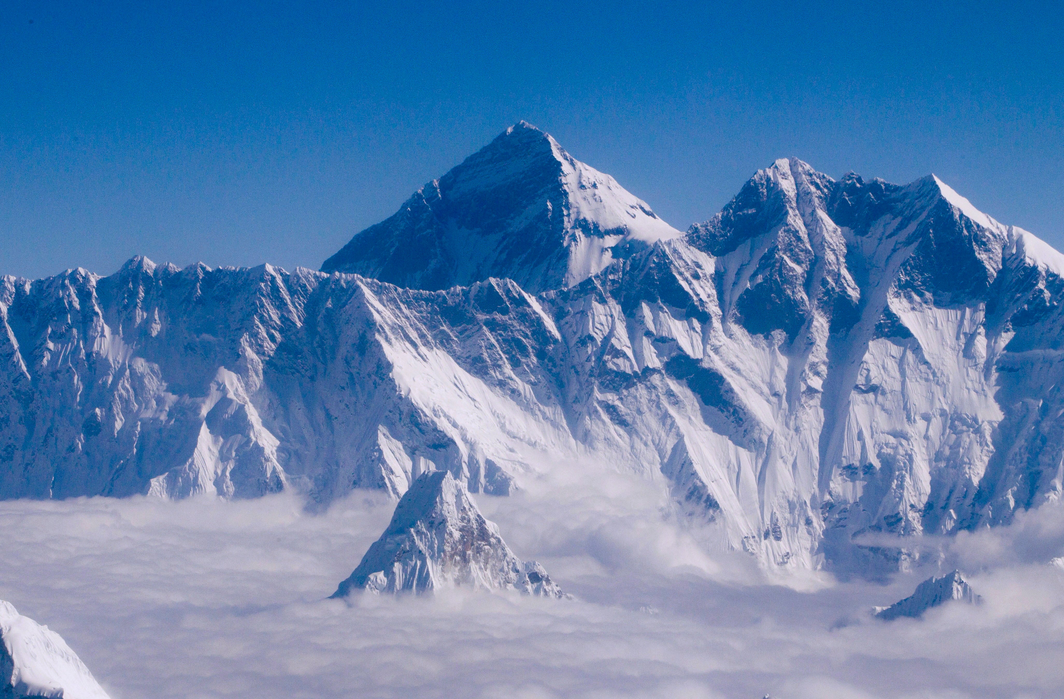 Маунт эверест. Гора Эверест(Джомолунгма). Панорама горы Эверест. Непал Эверест.