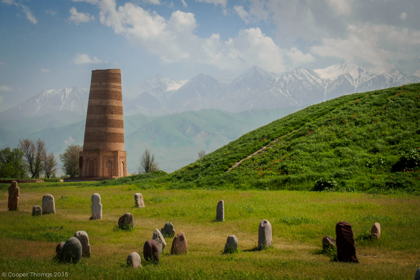 Баласагун. Башня Бурана Киргизия. Киргизия достопримечательности башня Бурана. Токмак башня Бурана. Башня Бурана Чуй Киргизия.